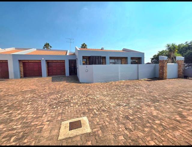2 BEDROOM TOWNHOUSE FOR SALE IN BEYERS PARK